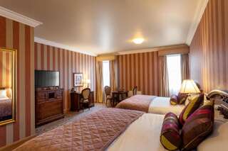 Отель Lawlors Hotel Нейс Классический двухместный номер с 1 кроватью или 2 отдельными кроватями-1