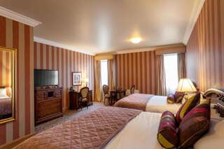 Отель Lawlors Hotel Нейс Классический двухместный номер с 1 кроватью или 2 отдельными кроватями-7